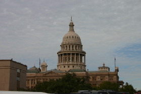 2005-11-24-Turkey-Trot-56-Capitol-building.JPG