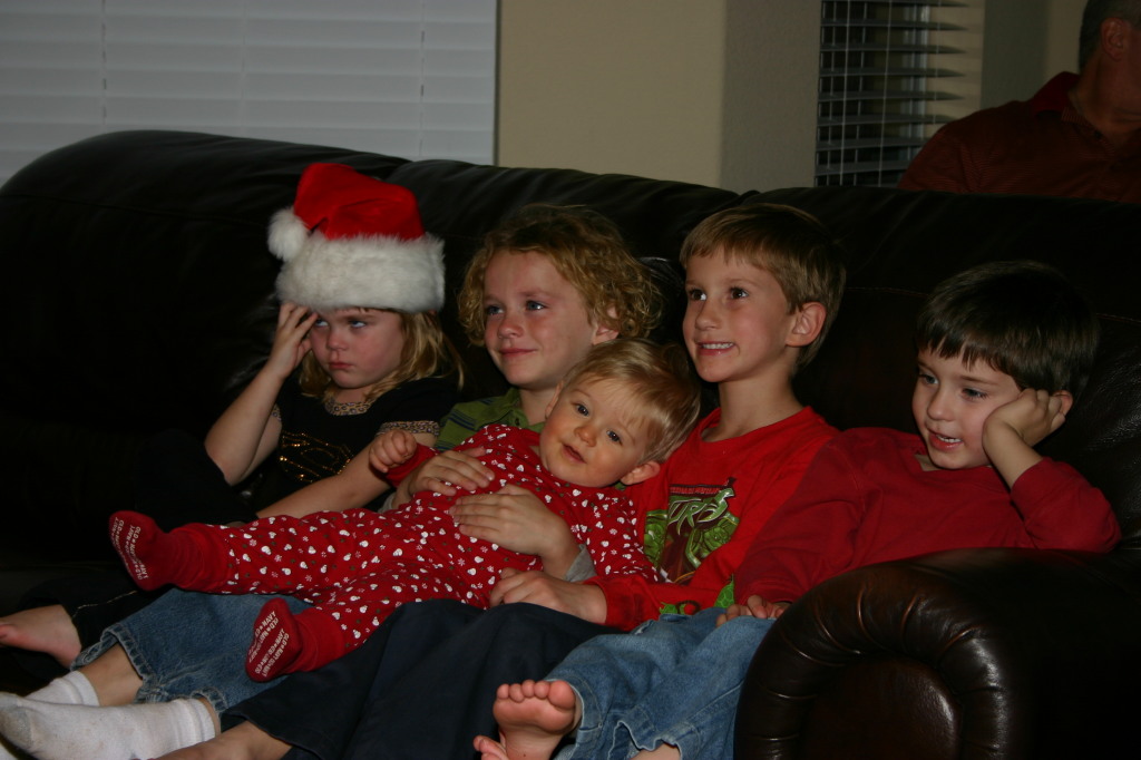 2005/12(December)/Christmas-Eve/1024x768_2005-12-24-Christmas-Eve-11-Kyla-Dax-Vale-Ian-Chance.JPG
