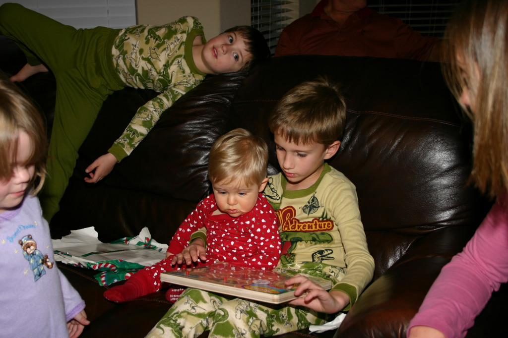 2005/12(December)/Christmas-Eve/1024x768_2005-12-24-Christmas-Eve-18-Kyla-Dax-Ian-Chance.JPG