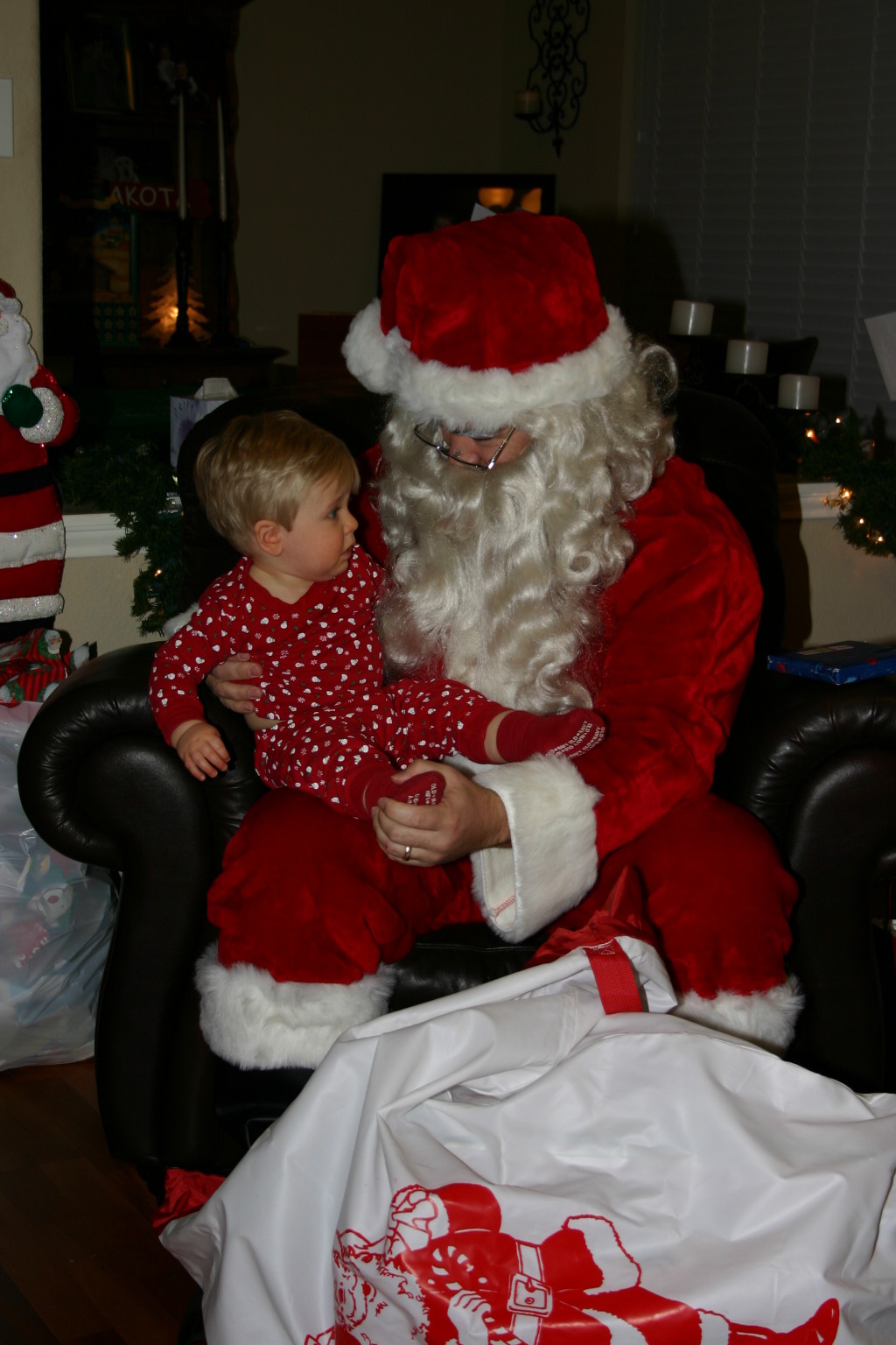 2005/12(December)/Christmas-Eve/1024x768_2005-12-24-Christmas-Eve-28-Santa-Ian.JPG