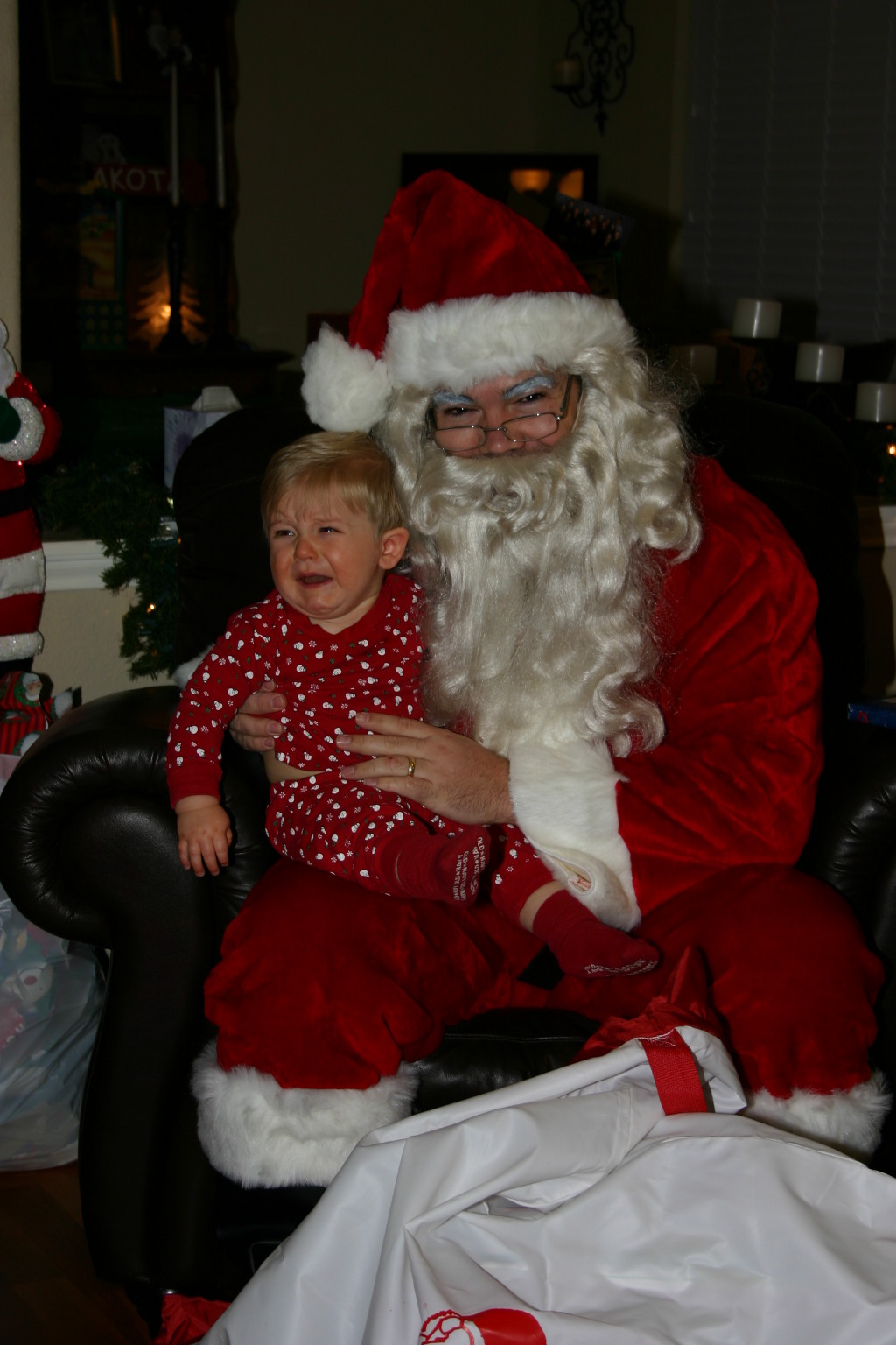 2005/12(December)/Christmas-Eve/1024x768_2005-12-24-Christmas-Eve-30-Santa-Ian.JPG