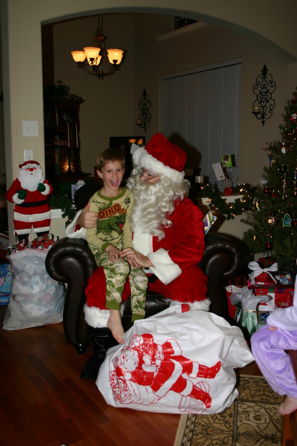 2005-12-24-Christmas-Eve-37-Santa-Chance.JPG