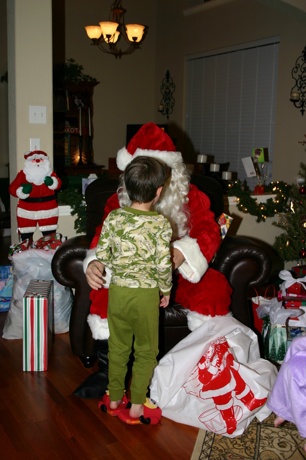 2005-12-24-Christmas-Eve-41-Santa-Dax.JPG