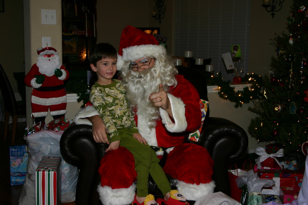 2005/12(December)/Christmas-Eve/1024x768_2005-12-24-Christmas-Eve-45-Santa-Dax.JPG