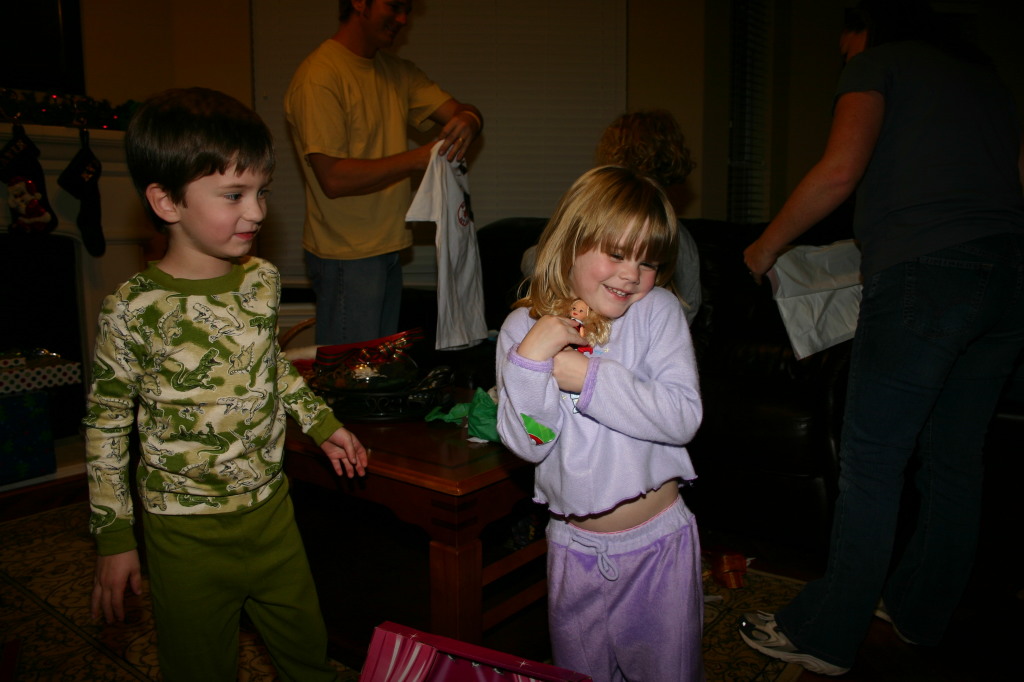 2005-12-24-Christmas-Eve-60-Dax-Kyla.JPG