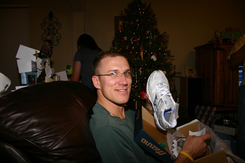 2005-12-24-Christmas-Eve-61-Travis-running-shoes.JPG
