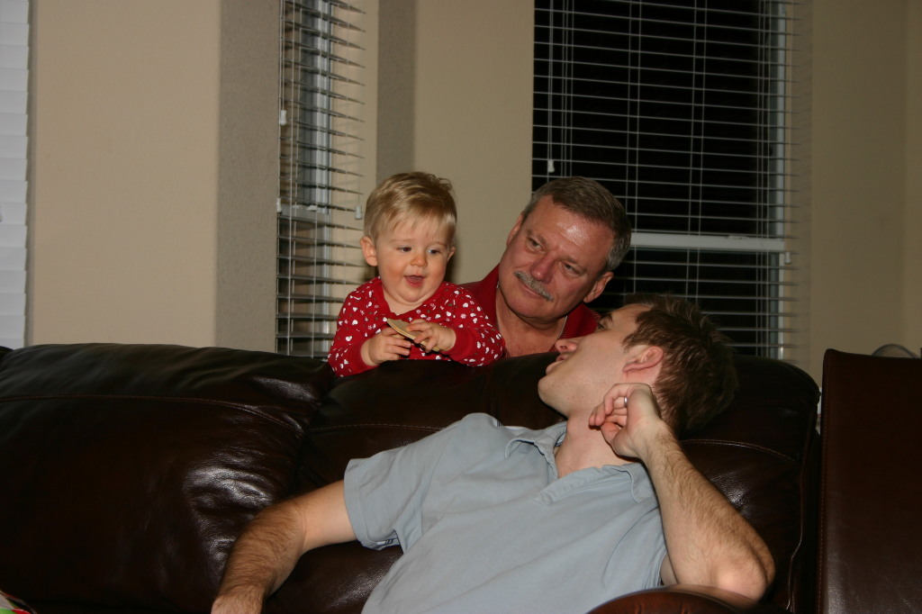 2005/12(December)/Christmas-Eve/1024x768_2005-12-24-Christmas-Eve-73-Ian-Jim-Josh.JPG
