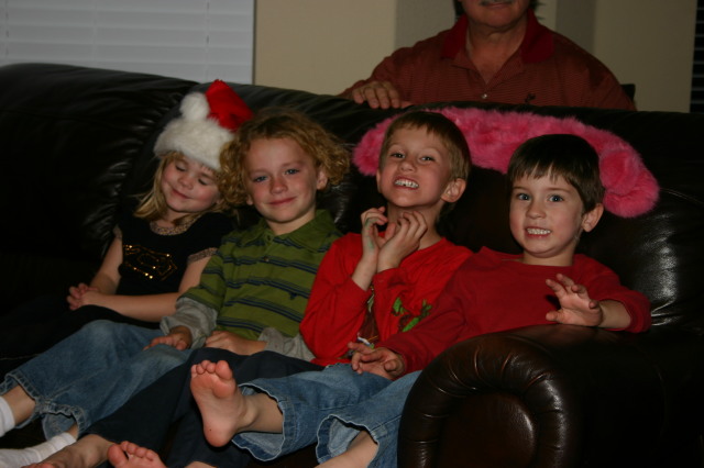 2005-12-24-Christmas-Eve-09-Kyla-Dax-Vale-Chance.JPG