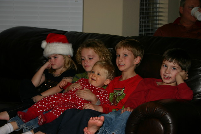 2005/12(December)/Christmas-Eve/640x480_2005-12-24-Christmas-Eve-13-Kyla-Dax-Vale-Ian-Chance.JPG