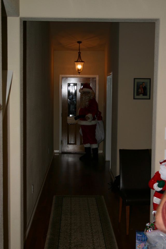 2005-12-24-Christmas-Eve-22-Santa.JPG
