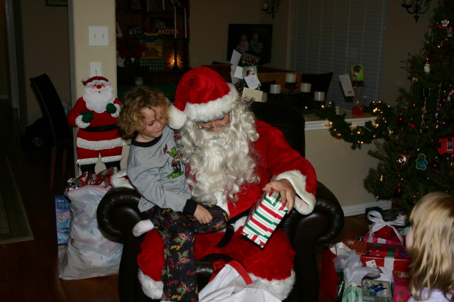 2005/12(December)/Christmas-Eve/640x480_2005-12-24-Christmas-Eve-26-Santa-Vale.JPG
