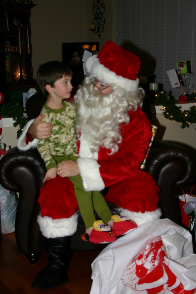2005-12-24-Christmas-Eve-43-Santa-Dax.JPG