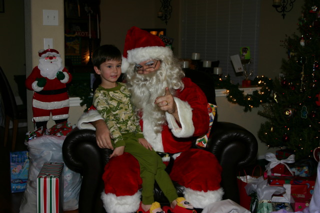 2005-12-24-Christmas-Eve-45-Santa-Dax.JPG