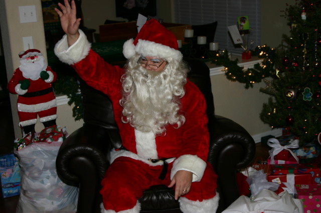 2005-12-24-Christmas-Eve-52-Santa.JPG