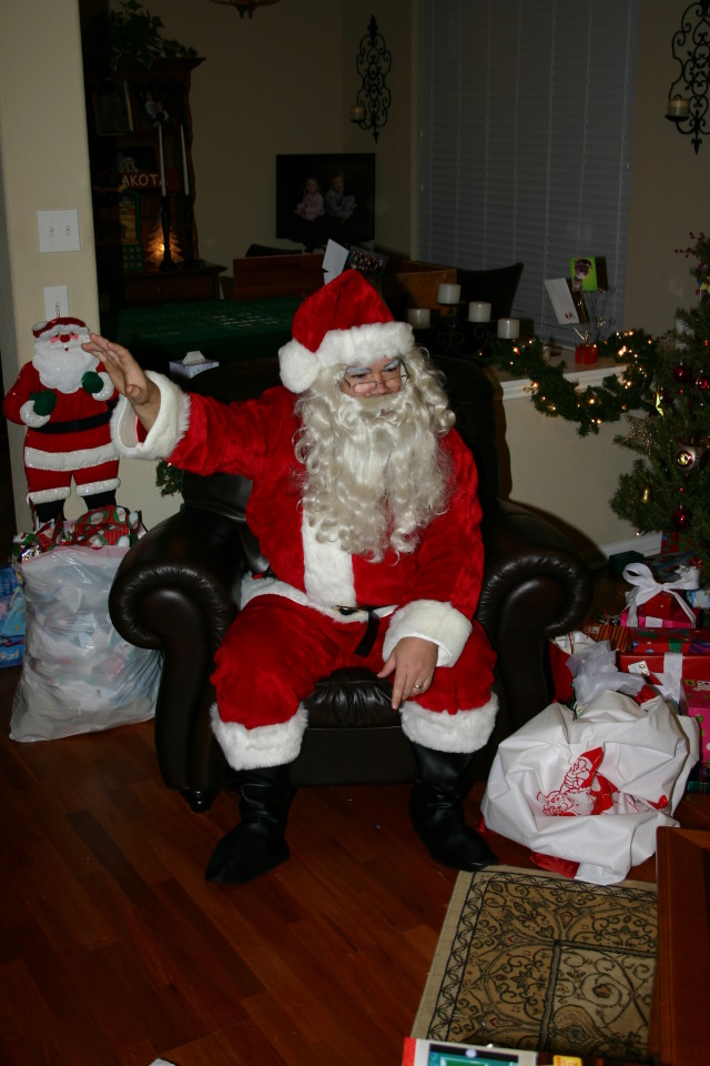 2005-12-24-Christmas-Eve-53-Santa.JPG