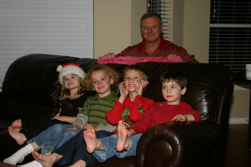 2005/12(December)/Christmas-Eve/800x600_2005-12-24-Christmas-Eve-08-Kyla-Dax-Vale-Jim-Chance.JPG