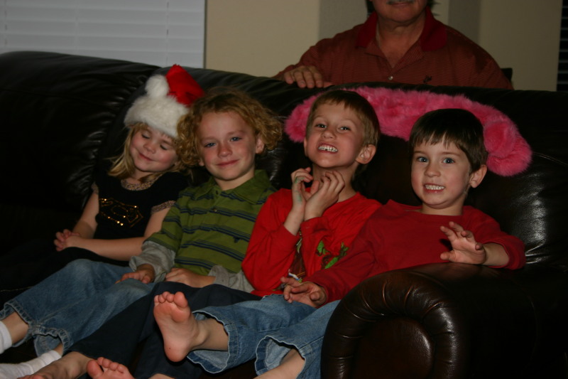 2005/12(December)/Christmas-Eve/800x600_2005-12-24-Christmas-Eve-09-Kyla-Dax-Vale-Chance.JPG