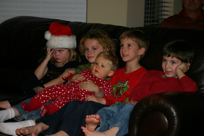 2005/12(December)/Christmas-Eve/800x600_2005-12-24-Christmas-Eve-12-Kyla-Dax-Vale-Ian-Chance.JPG