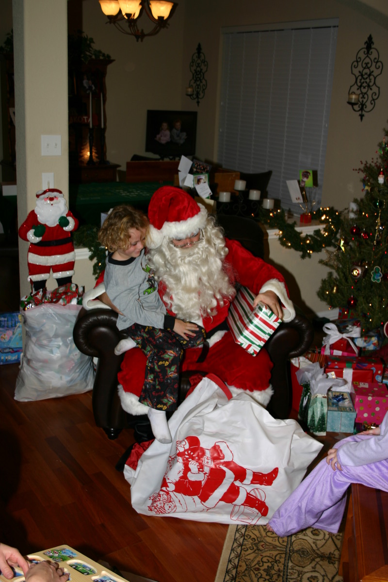 2005/12(December)/Christmas-Eve/800x600_2005-12-24-Christmas-Eve-25-Santa-Vale.JPG