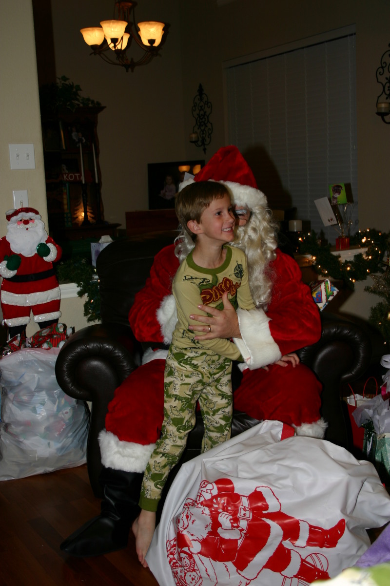 2005/12(December)/Christmas-Eve/800x600_2005-12-24-Christmas-Eve-35-Santa-Chance.JPG