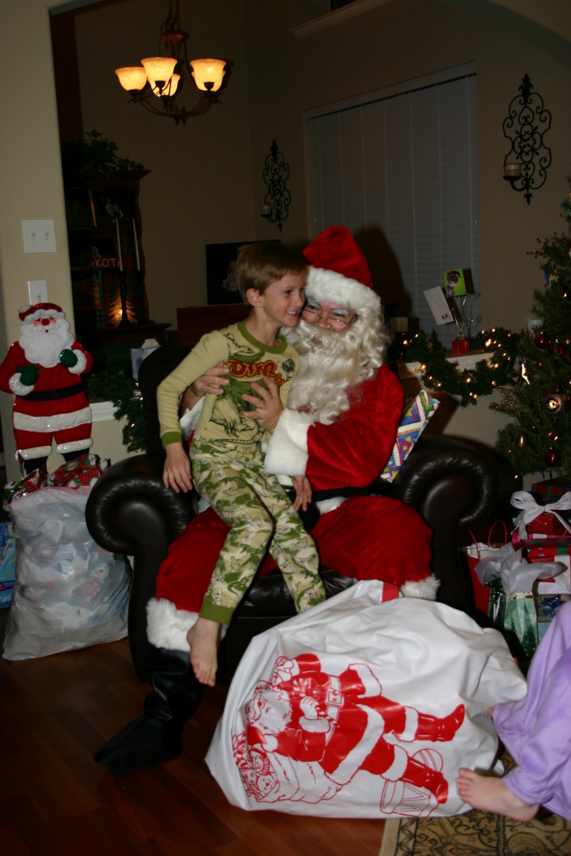 2005/12(December)/Christmas-Eve/800x600_2005-12-24-Christmas-Eve-36-Santa-Chance.JPG