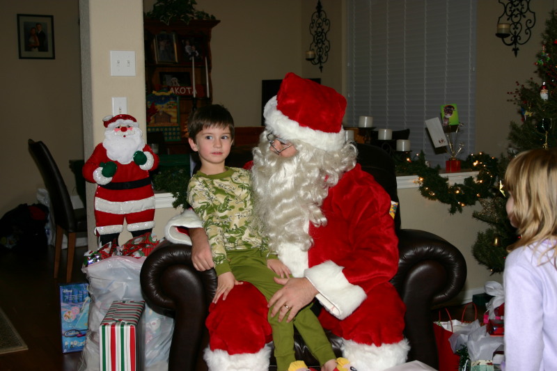 2005/12(December)/Christmas-Eve/800x600_2005-12-24-Christmas-Eve-47-Santa-Dax.JPG