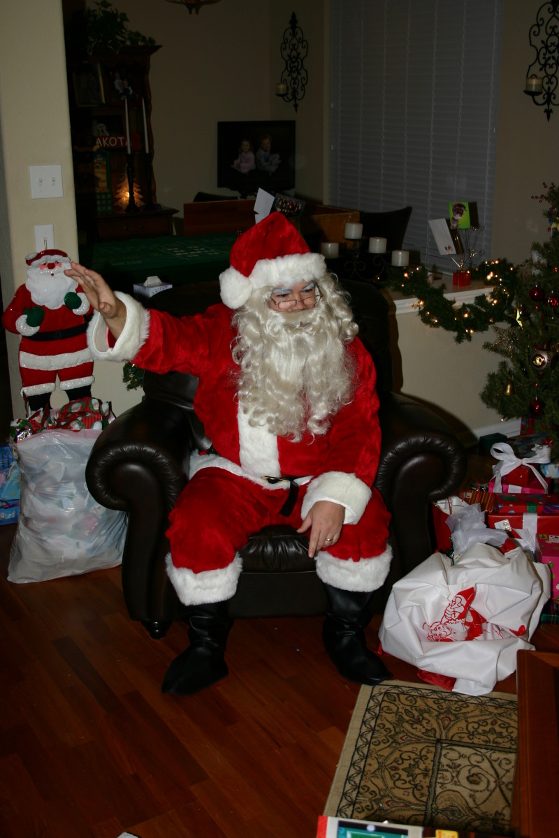 2005/12(December)/Christmas-Eve/800x600_2005-12-24-Christmas-Eve-53-Santa.JPG