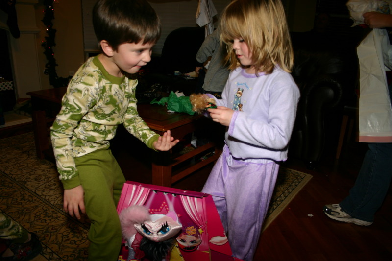 2005-12-24-Christmas-Eve-59-Dax-Kyla.JPG