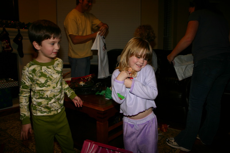 2005-12-24-Christmas-Eve-60-Dax-Kyla.JPG