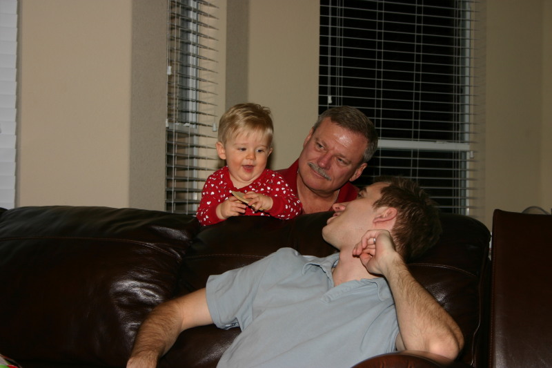2005/12(December)/Christmas-Eve/800x600_2005-12-24-Christmas-Eve-73-Ian-Jim-Josh.JPG