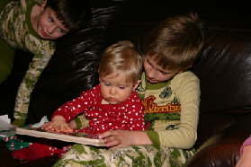 2005-12-24-Christmas-Eve-19-Dax-Ian-Chance.JPG