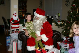 2005-12-24-Christmas-Eve-46-Santa-Dax.JPG