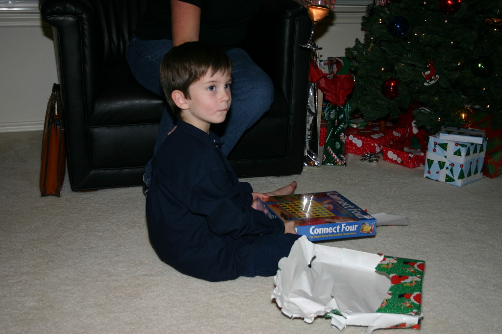 2005/12(December)/Christmas/1024x768_2005-12-25-Christmas-44-Joshs-house-Dax.JPG