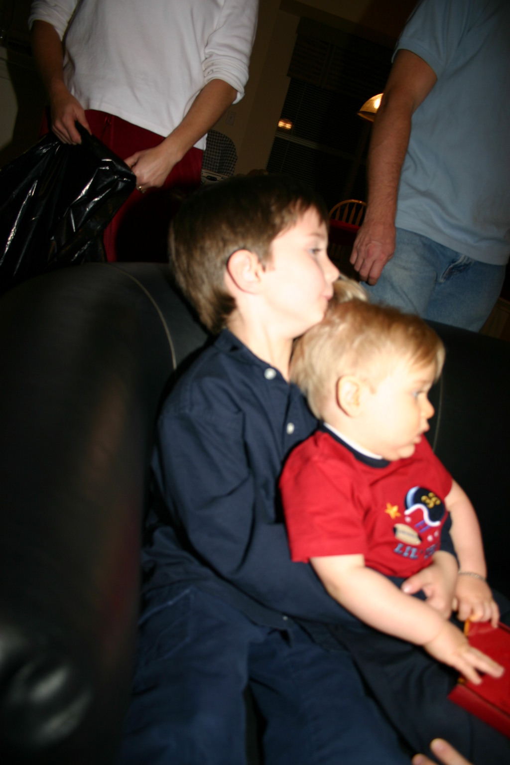 2005/12(December)/Christmas/1024x768_2005-12-25-Christmas-49-Joshs-house-Dax-Ian.JPG