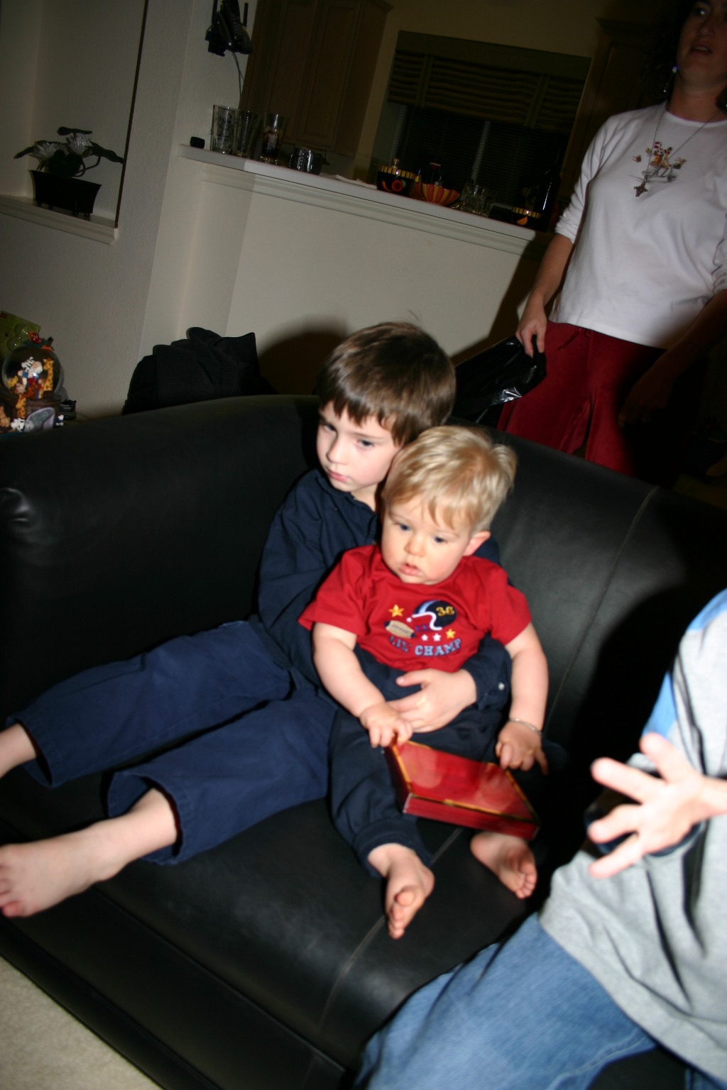 2005/12(December)/Christmas/1024x768_2005-12-25-Christmas-51-Joshs-house-Dax-Ian.JPG