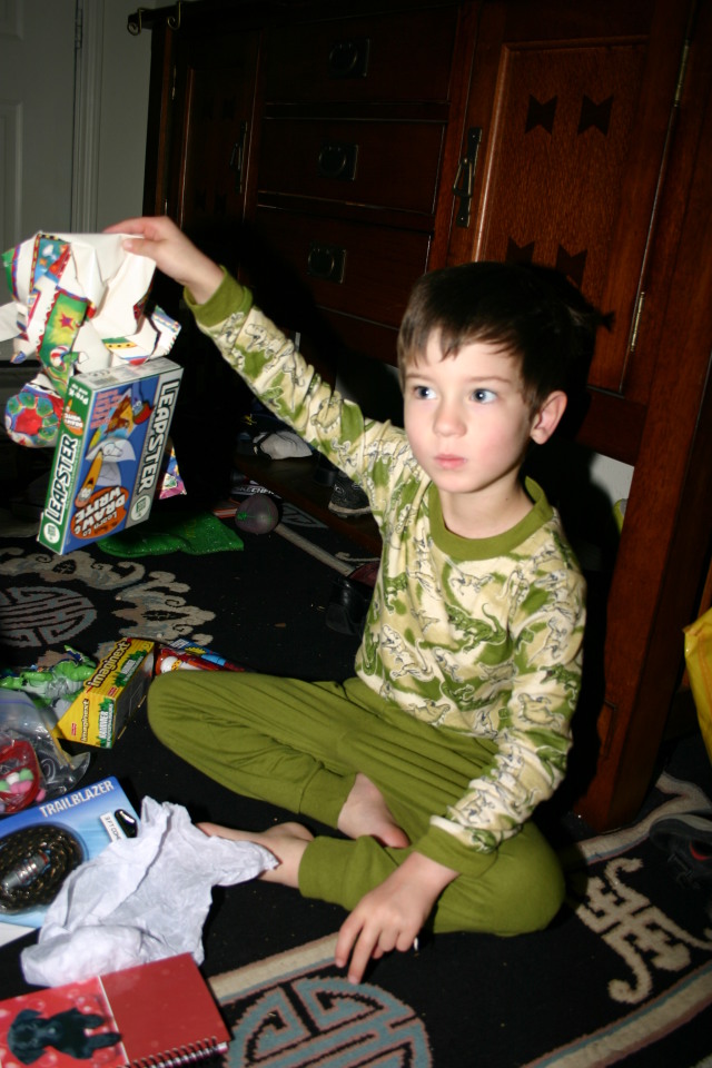 2005-12-25-Christmas-07-Stockings-Dax.JPG