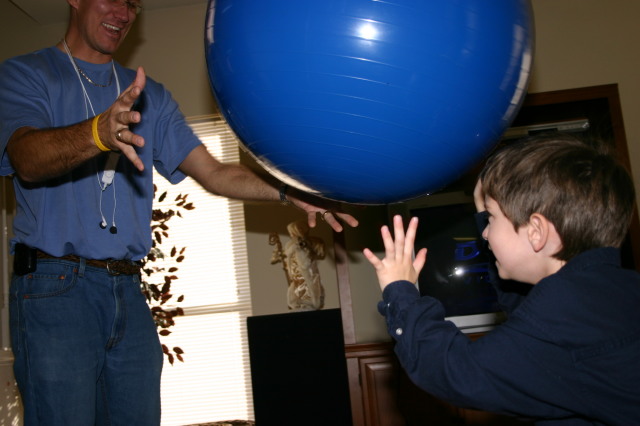 2005-12-25-Christmas-38-Grammys-Travis-Dax-ball.JPG