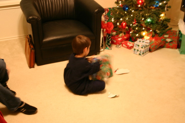 2005-12-25-Christmas-43-Joshs-house-Dax.JPG
