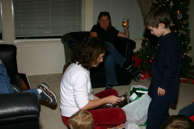 2005-12-25-Christmas-46-Joshs-house-Suzi-Katie-Dax.JPG