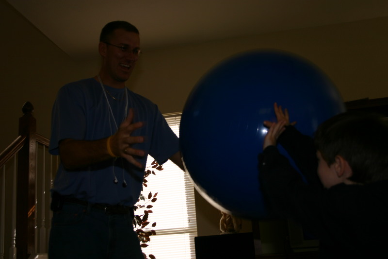 2005-12-25-Christmas-39-Grammys-Travis-Dax-ball.JPG
