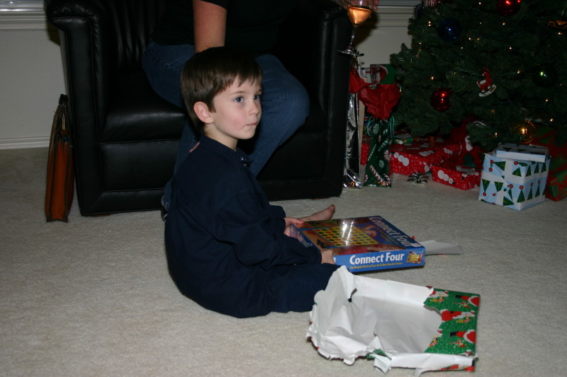 2005/12(December)/Christmas/800x600_2005-12-25-Christmas-44-Joshs-house-Dax.JPG