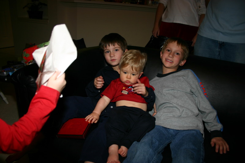 2005/12(December)/Christmas/800x600_2005-12-25-Christmas-54-Joshs-house-Dax-Ian-Chance.JPG