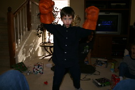 2005-12-25-Christmas-12-Grammys-Dax-THING-hands.JPG