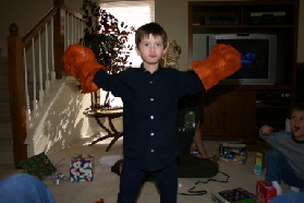 2005-12-25-Christmas-14-Grammys-Dax-THING-hands.JPG