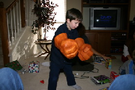 2005-12-25-Christmas-16-Grammys-Dax-THING-hands.JPG
