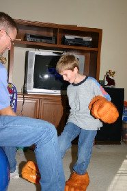 2005-12-25-Christmas-19-Grammys-Chance-Travis-THING-fighting.JPG