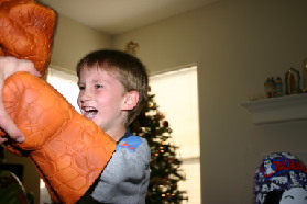 2005-12-25-Christmas-35-Grammys-Chance-Travis-THING-fighting.JPG