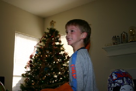2005-12-25-Christmas-36-Grammys-Chance-Travis-THING-fighting.JPG