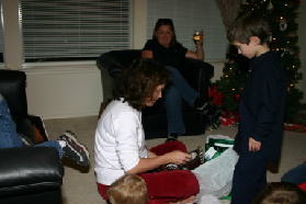2005-12-25-Christmas-46-Joshs-house-Suzi-Katie-Dax.JPG