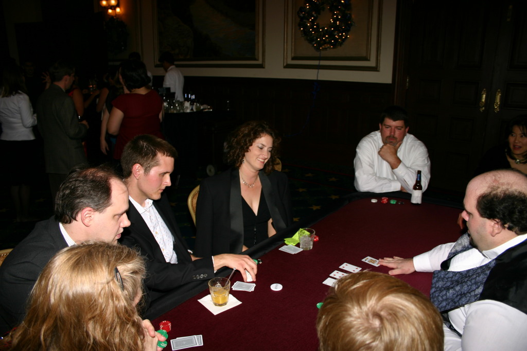 2005/12(December)/Motive-Xmas-Party/1024x768_2005-12-02-Motive-Xmas-Party-11-Suzi-Texas-Holdem.JPG